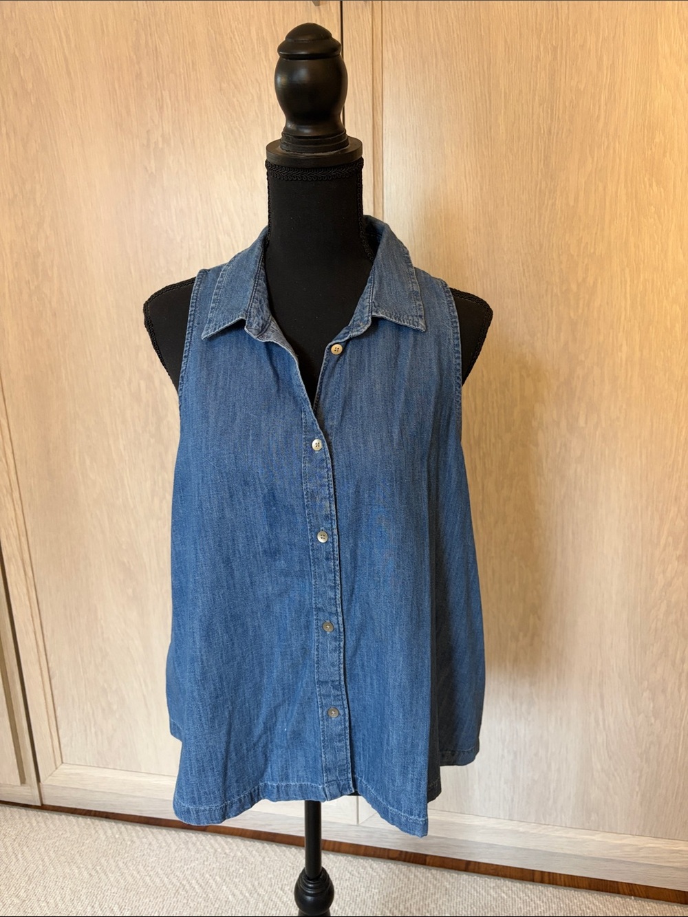 Sleeveless Denim Button-Front Women's Top in Blue